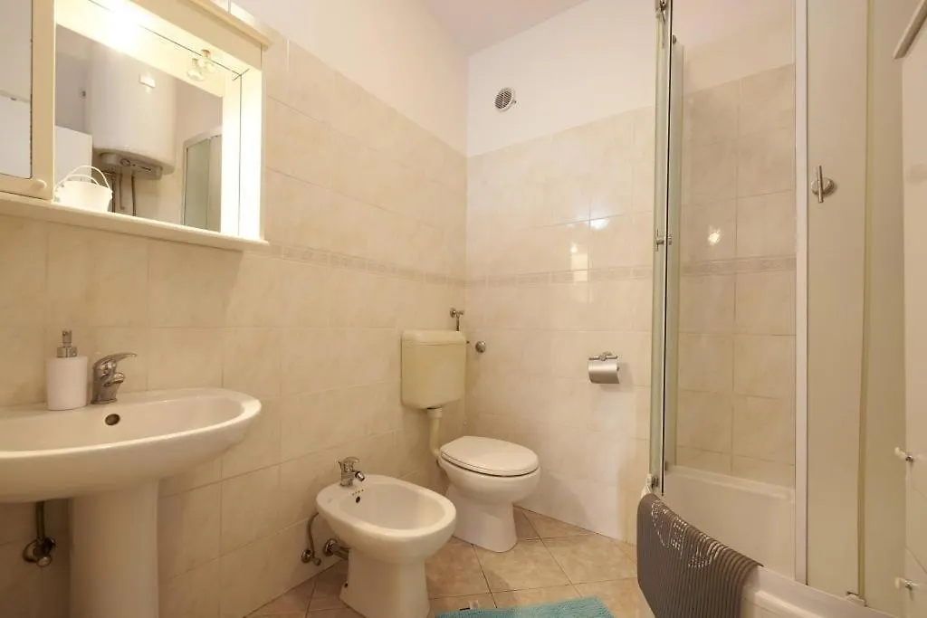 Apartment In Slatine With Sea View, Terrace, Air Conditioning, Wi-Fi Trogir