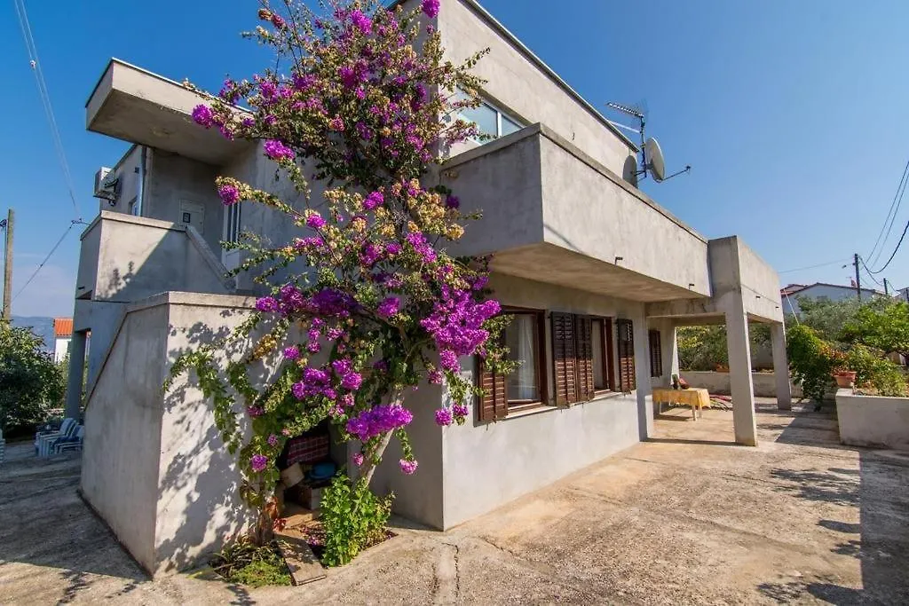 Apartment In Slatine With Sea View, Terrace, Air Conditioning, Wi-Fi Trogir