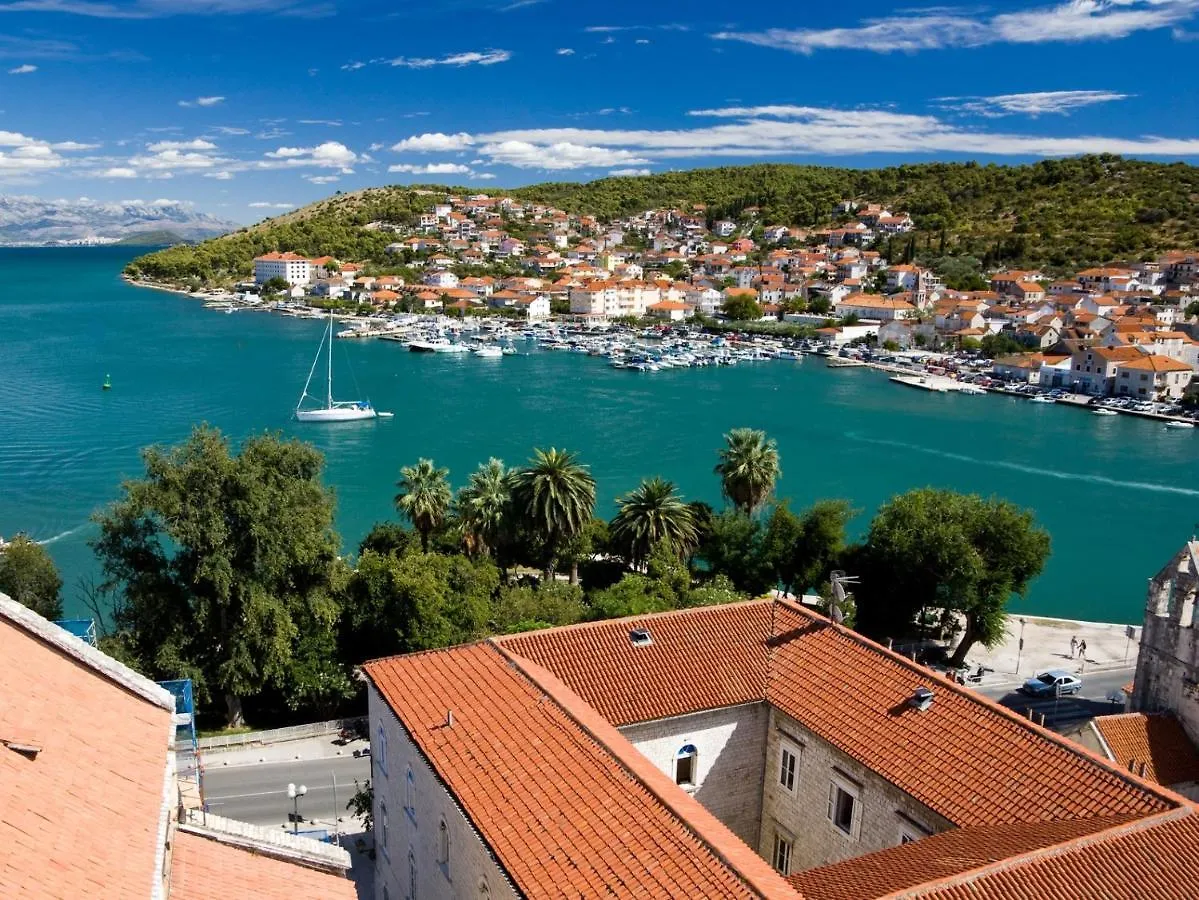 Apartment In Slatine With Sea View, Terrace, Air Conditioning, Wi-Fi Trogir