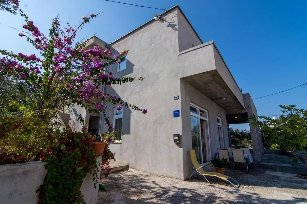 Apartment In Slatine With Sea View, Terrace, Air Conditioning, Wi-Fi Trogir