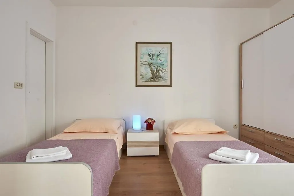 Apartment In Slatine With Sea View, Terrace, Air Conditioning, Wi-Fi Trogir